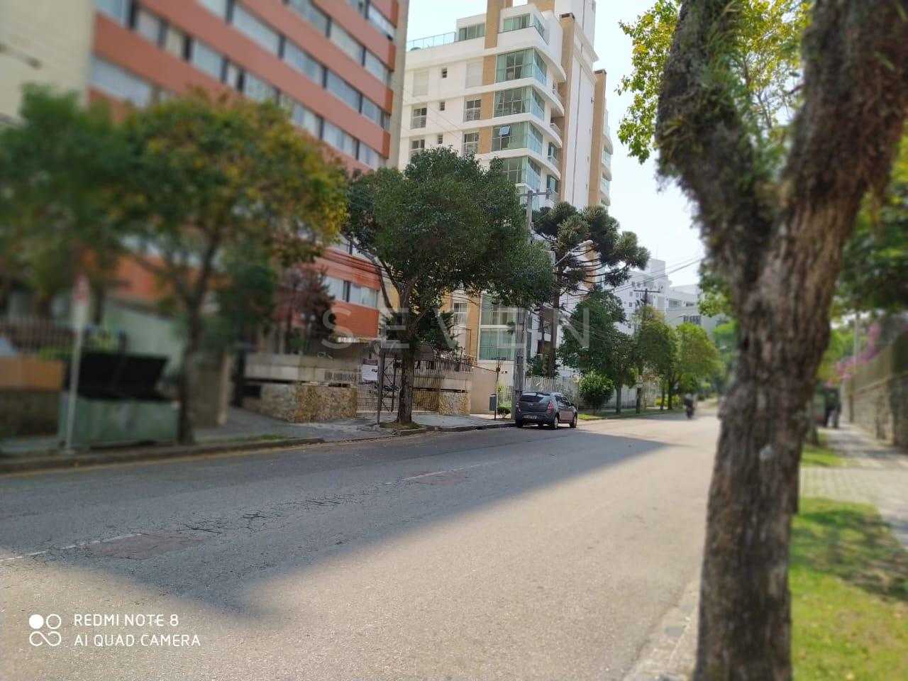 Apartamento Espaçoso no Centro de Curitiba  Andar Alto, 2 Dorm...