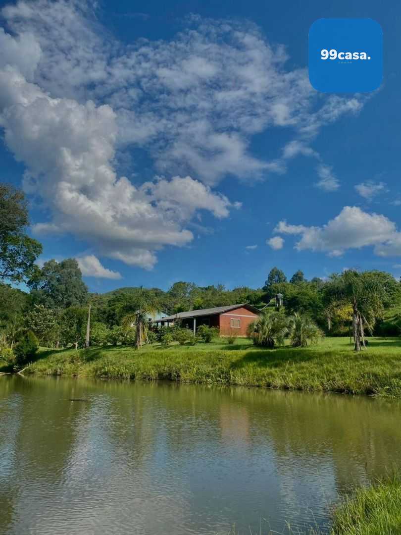 Chácara Completa com Casa, Varanda Gourmet, Tanques de Peixe, ...