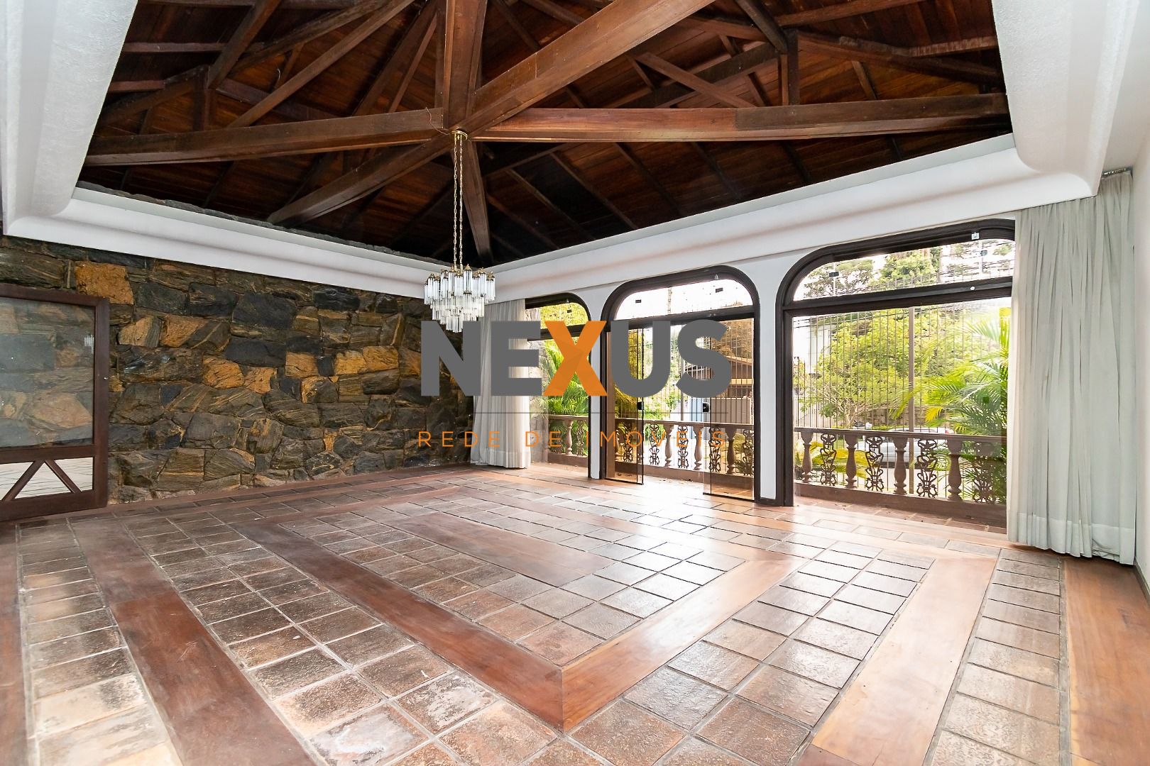 Casa ampla e versátil no Ahú Centro Cívico  ideal residencial ...