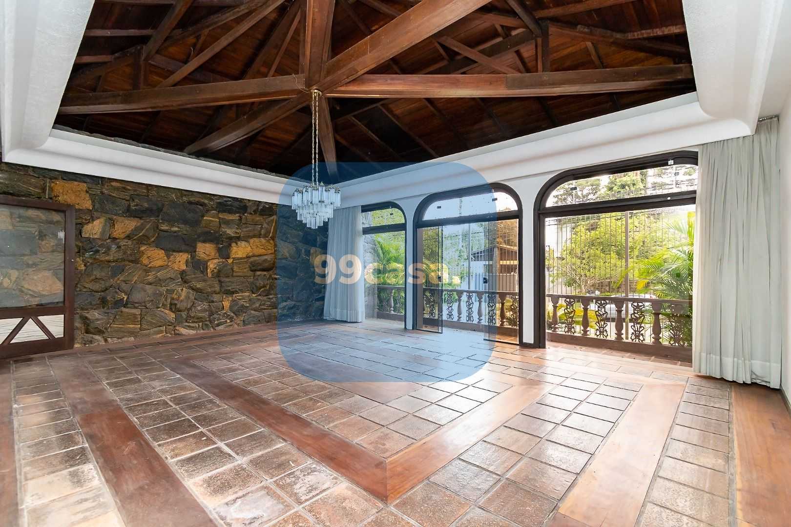 Casa ampla e versátil no Ahú Centro Cívico  ideal residencial ...