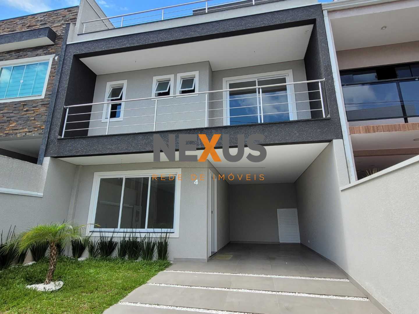Sobrado Triplex Novo com Terraço e Churrasqueira em Condomínio...