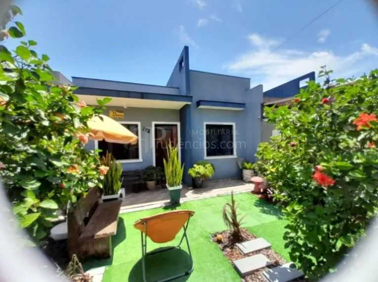 Casa à Venda a 500m do Mar com 2 Quartos, Churrasqueira e Garagem