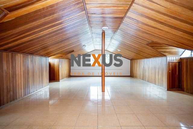 Sobrado com 3 Quartos, Loja no Térreo e Garagem para 5 Carros ...