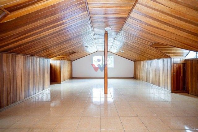 Sobrado com 3 Quartos, Loja no Térreo e Garagem para 5 Carros ...