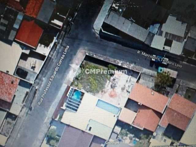 Terreno de Esquina em Curitiba  Perfeito para Construção ou In...