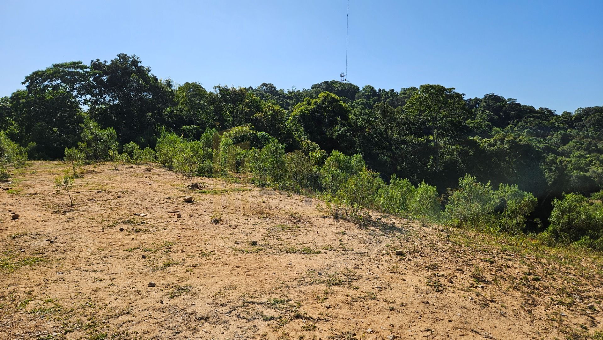 Terreno de 4.361m  com córrego e vista incrível  Refúgio na na...