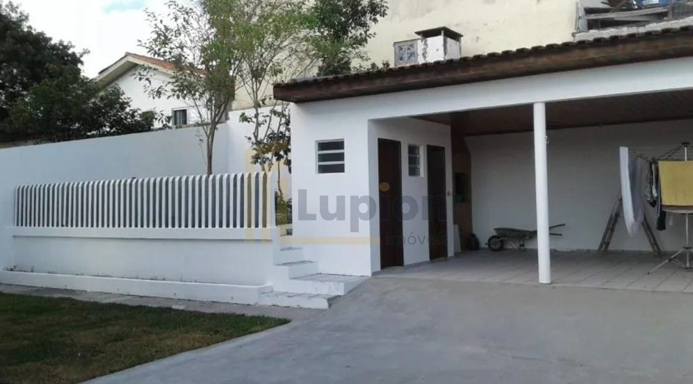 Sobrado 212m  com suíte, sala de festas, churrasqueira e amplo...