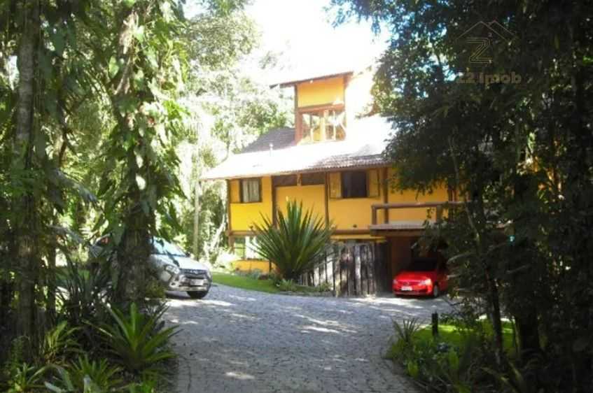 Casa de Alto Padrão em Condomínio Fechado  Quatro Barras PR