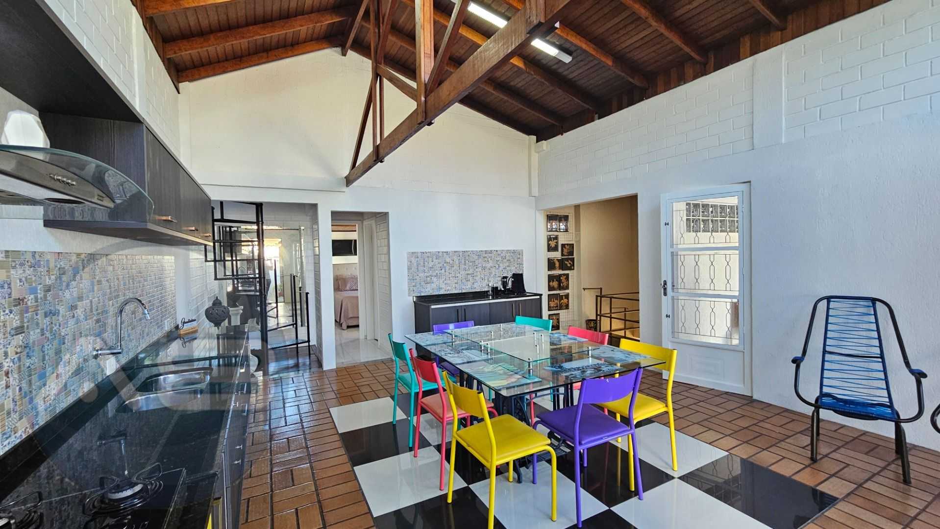 Ótima casa à venda em Araucária  3 quartos, suíte, garagem e a...