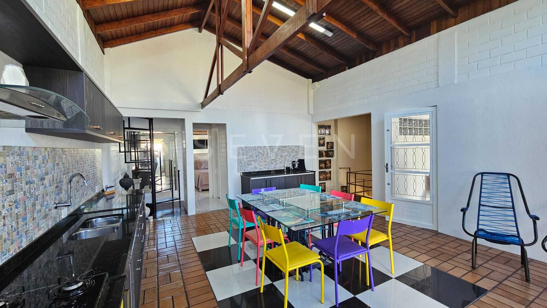 Ótima casa à venda em Araucária  3 quartos, suíte, garagem e a...