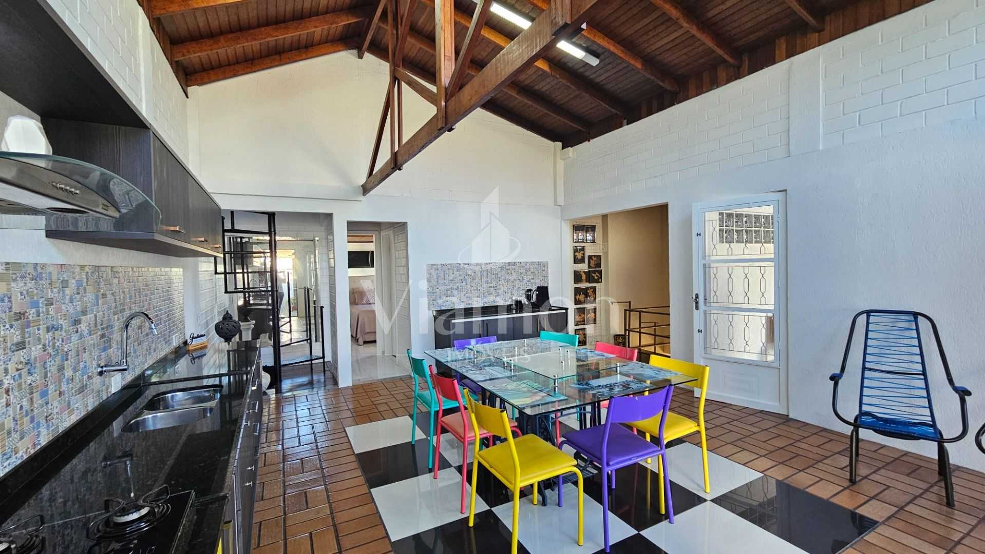 Ótima casa à venda em Araucária  3 quartos, suíte, garagem e a...