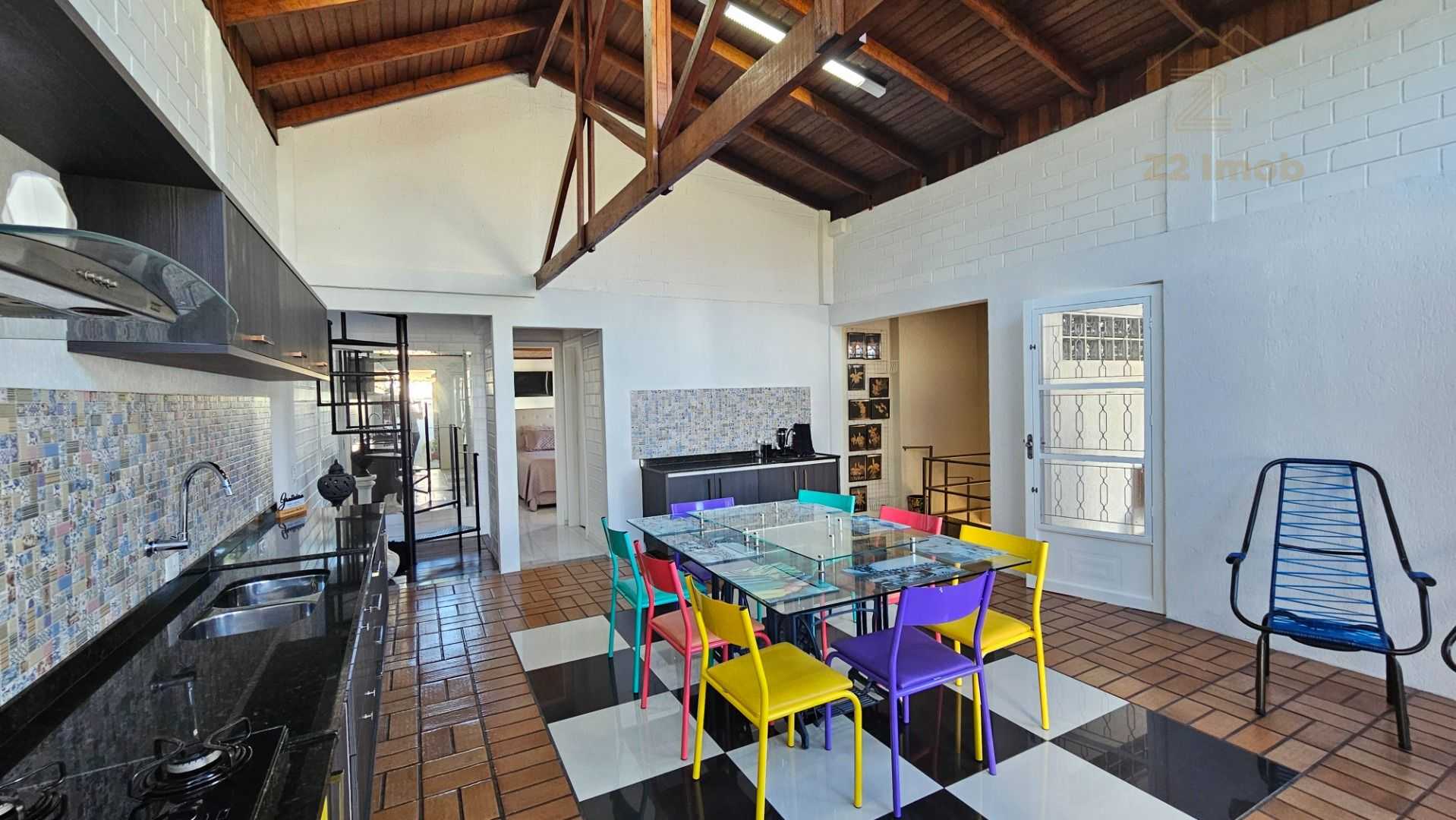 Ótima casa à venda em Araucária  3 quartos, suíte, garagem e a...