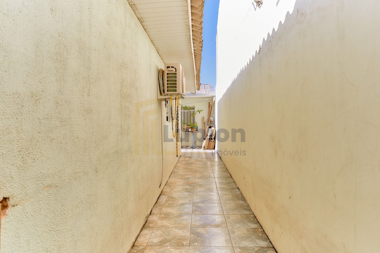 Excelente Casa com Edícula à Venda no Bairro Cidade Industrial...