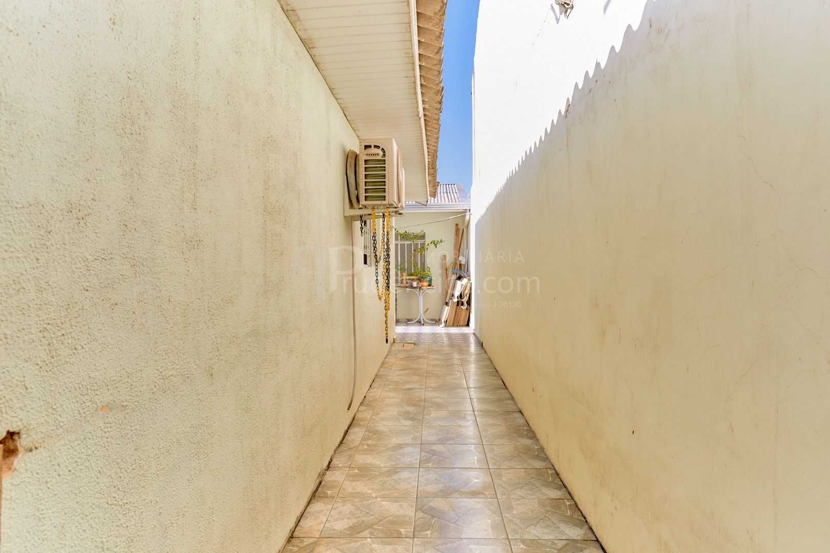 Excelente Casa com Edícula à Venda no Bairro Cidade Industrial...