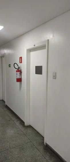 Sala Comercial de 28m² no Centro: Pronta para Uso e Bem Locali...