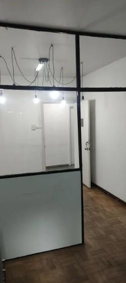 Sala Comercial de 28m² no Centro: Pronta para Uso e Bem Locali...
