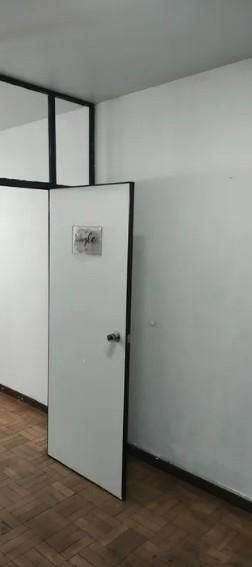 Sala Comercial de 28m² no Centro: Pronta para Uso e Bem Locali...