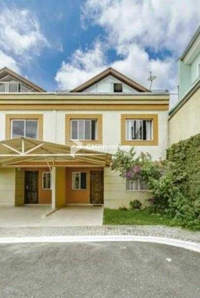 Triplex Espaçoso em Condomínio Fechado Próximo ao Colégio Adve...