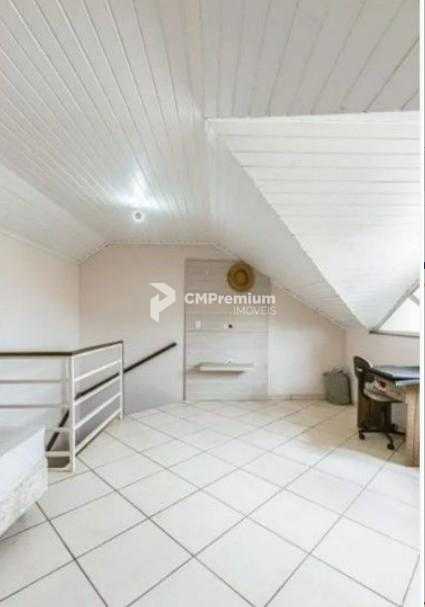 Triplex Espaçoso em Condomínio Fechado Próximo ao Colégio Adve...