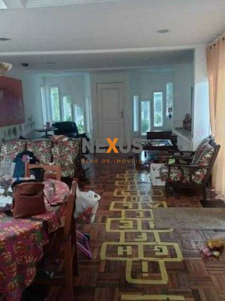 Casa de 350 m  para finalizar reforma em rua tranquila entre B...