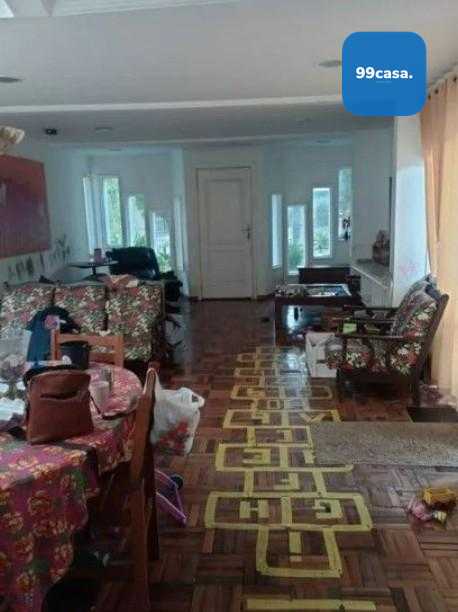 Casa de 350 m  para finalizar reforma em rua tranquila entre B...