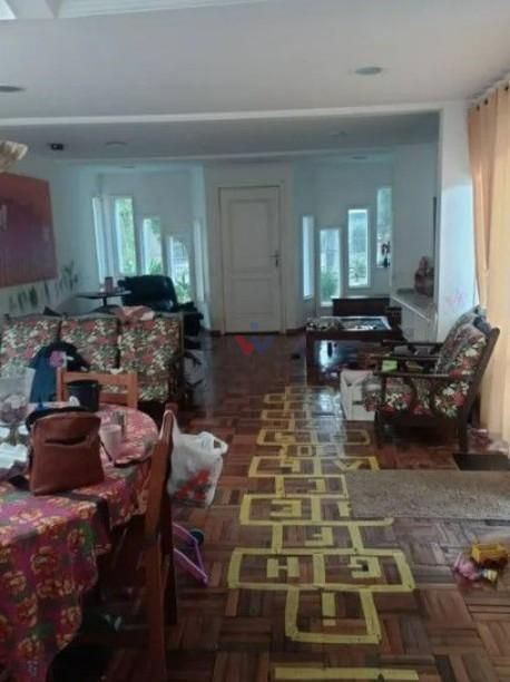 Casa de 350 m  para finalizar reforma em rua tranquila entre B...