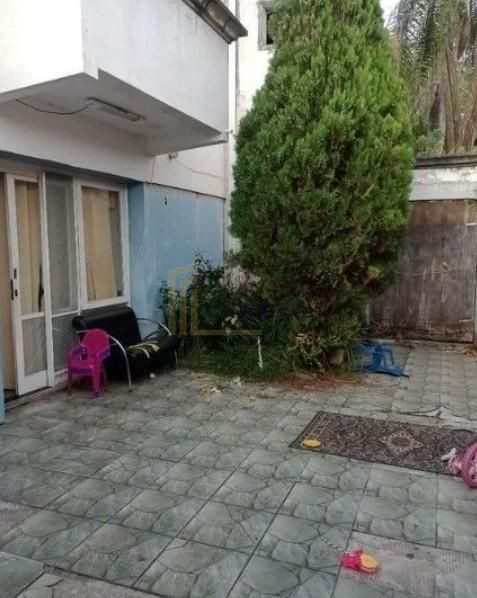 Casa de 350 m  para finalizar reforma em rua tranquila entre B...