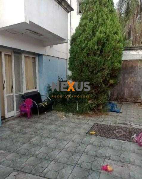 Casa de 350 m  para finalizar reforma em rua tranquila entre B...