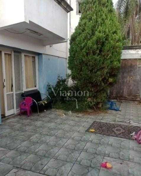 Casa de 350 m  para finalizar reforma em rua tranquila entre B...