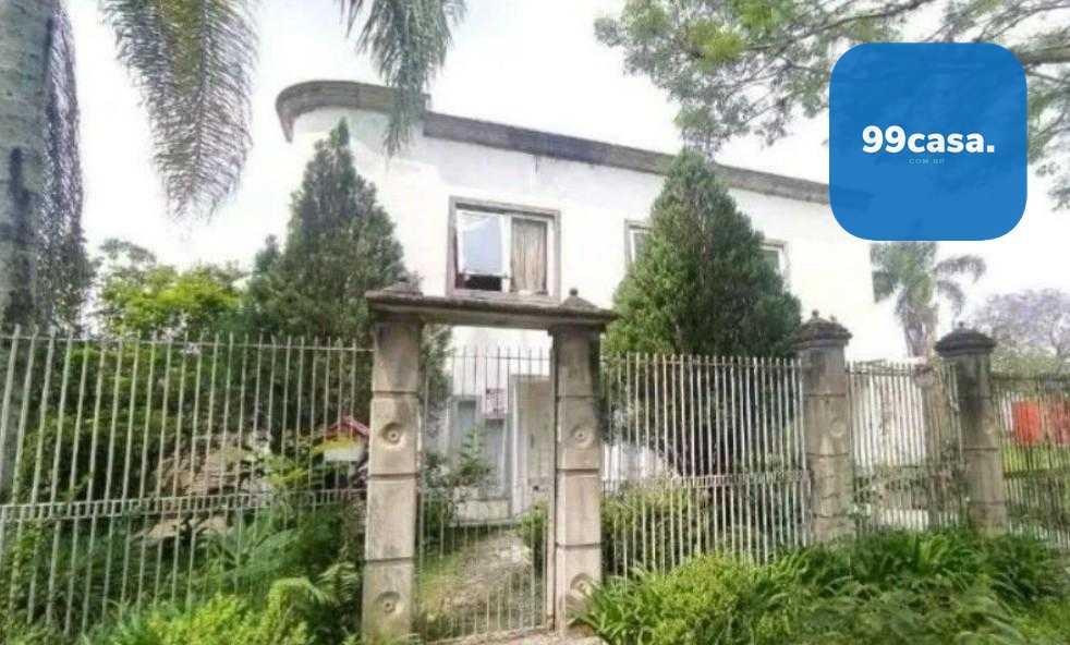 Casa de 350 m  para finalizar reforma em rua tranquila entre B...