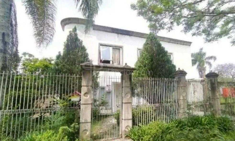 Casa de 350 m  para finalizar reforma em rua tranquila entre B...