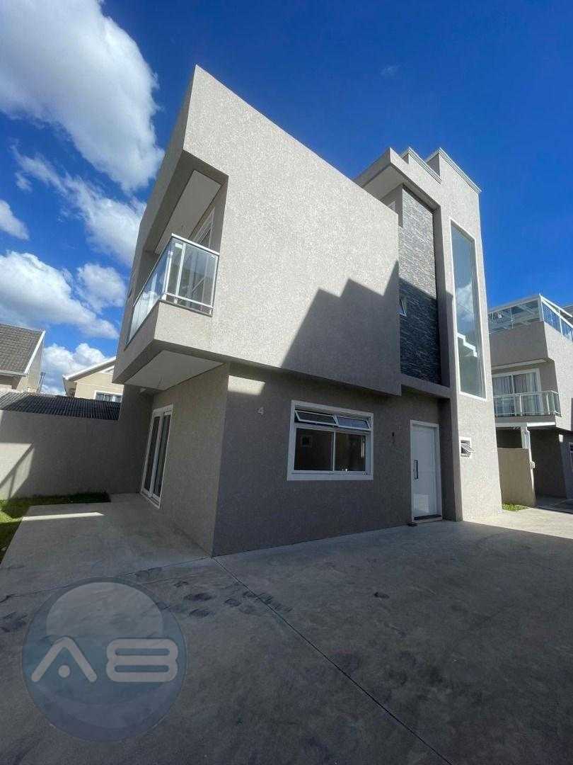 Sobrado 3 Quartos com ?tico e Churrasqueira em Condom?nio Fech...