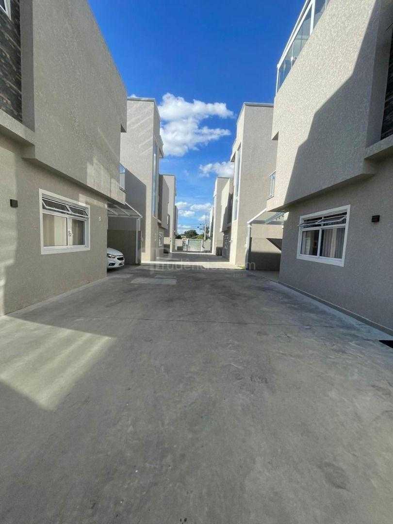 Sobrado 3 Quartos com Ático e Churrasqueira em Condomínio Fech...