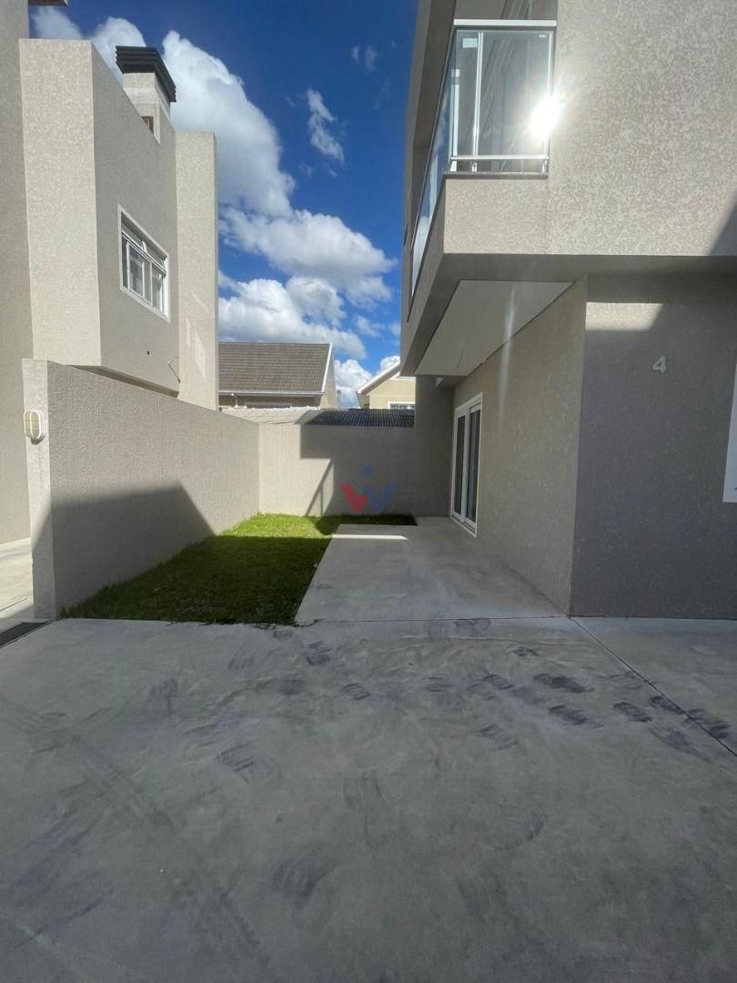 Sobrado 3 Quartos com Ático e Churrasqueira em Condomínio Fech...