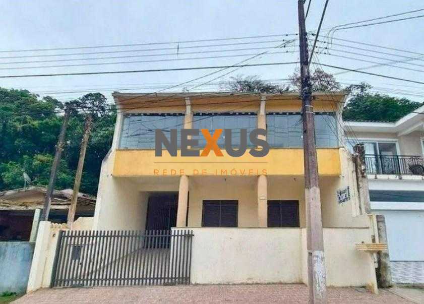 Casa Espaçosa com 4 Quartos, Piscina e Área de Festas  Localiz...