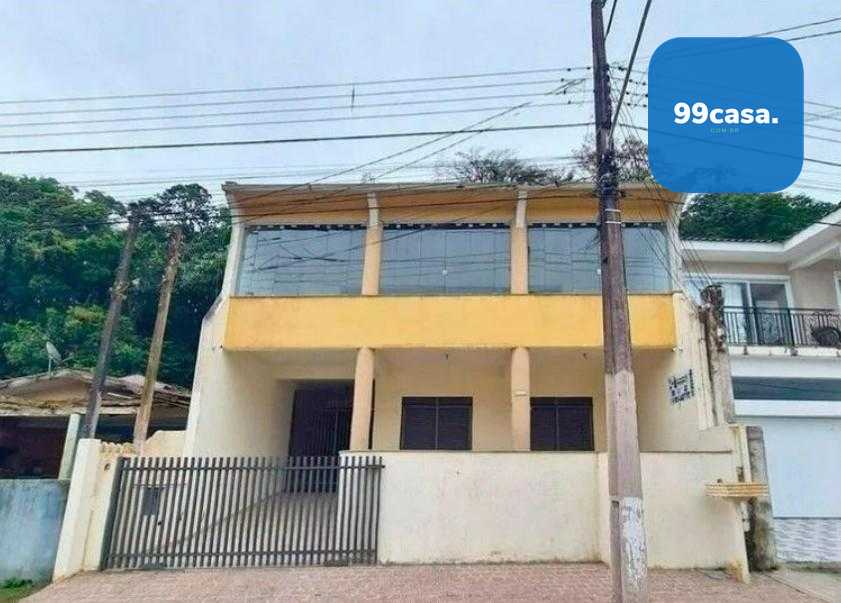 Casa Espaçosa com 4 Quartos, Piscina e Área de Festas  Localiz...