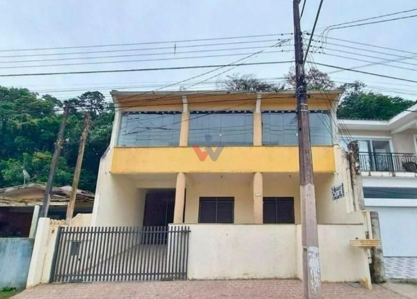 Casa Espaçosa com 4 Quartos, Piscina e Área de Festas  Localiz...