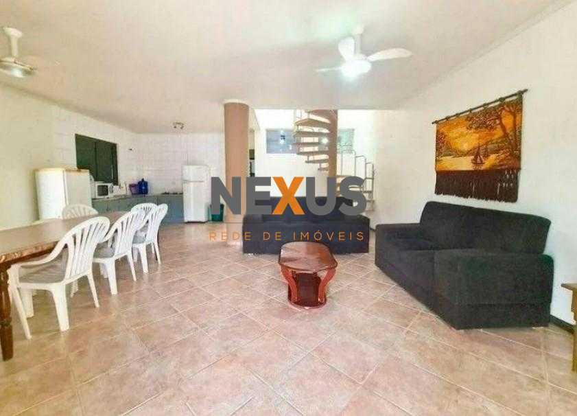 Casa Espaçosa com 4 Quartos, Piscina e Área de Festas  Localiz...