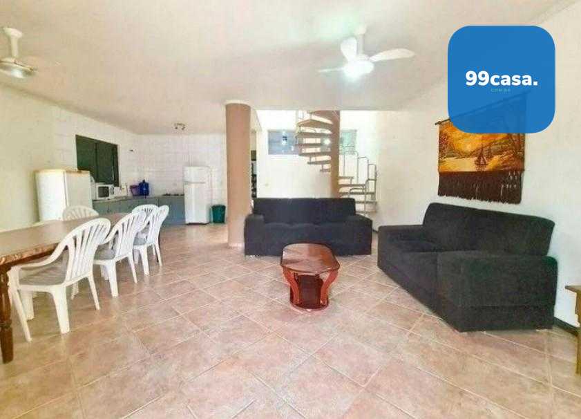 Casa Espaçosa com 4 Quartos, Piscina e Área de Festas  Localiz...