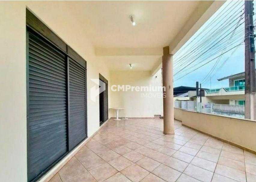 Casa Espaçosa com 4 Quartos, Piscina e Área de Festas  Localiz...