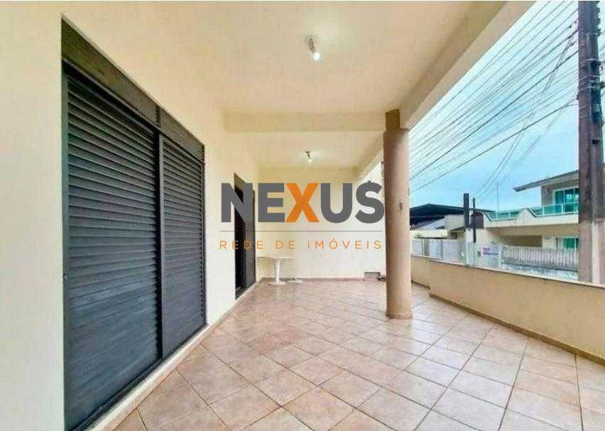 Casa Espaçosa com 4 Quartos, Piscina e Área de Festas  Localiz...