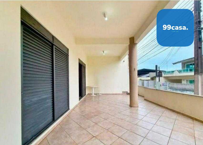 Casa Espaçosa com 4 Quartos, Piscina e Área de Festas  Localiz...