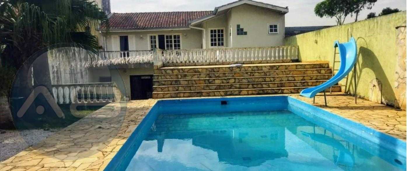 Sobrado de 5 Quartos com Piscina à Venda Próximo à Av. das Torres