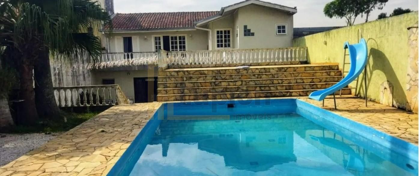 Sobrado de 5 Quartos com Piscina à Venda Próximo à Av. das Torres