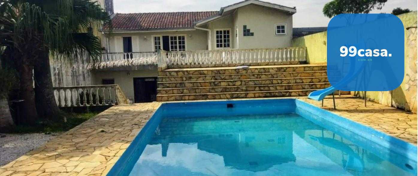 Sobrado de 5 Quartos com Piscina à Venda Próximo à Av. das Torres
