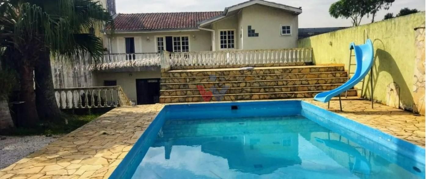 Sobrado de 5 Quartos com Piscina à Venda Próximo à Av. das Torres