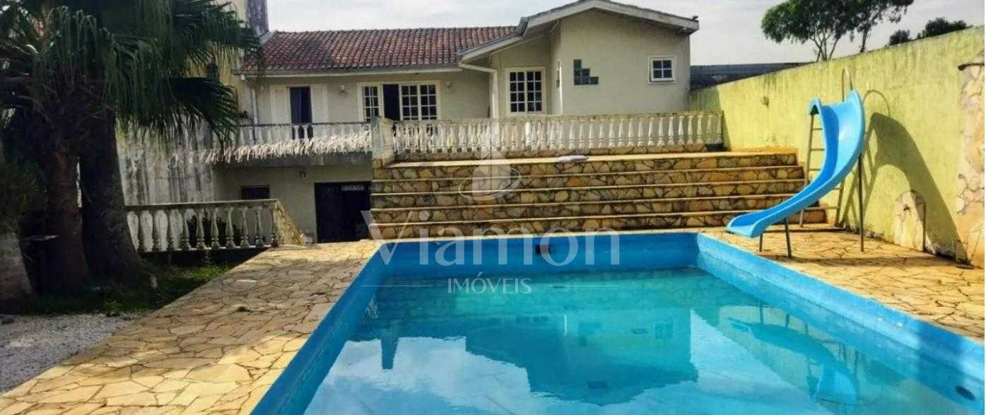 Sobrado de 5 Quartos com Piscina à Venda Próximo à Av. das Torres