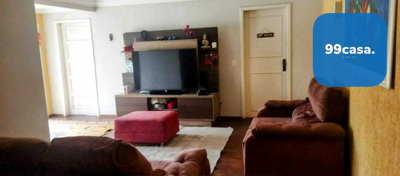 Sobrado de 5 Quartos com Piscina à Venda Próximo à Av. das Torres