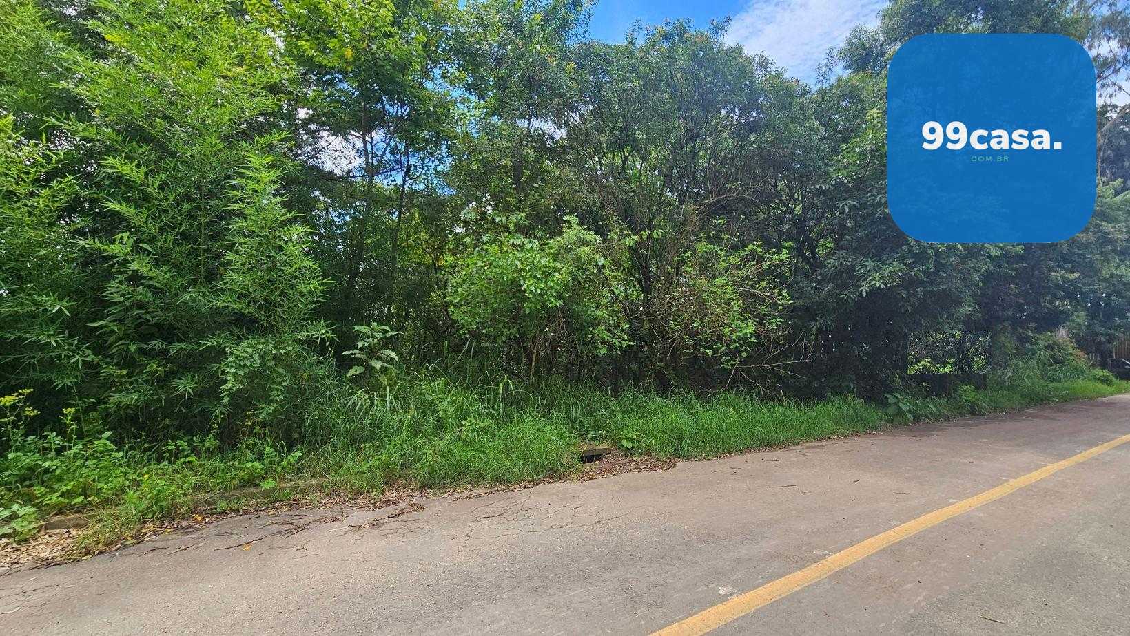 Imóvel urbano de 11.000 m  com natureza exuberante a 11 km de ...