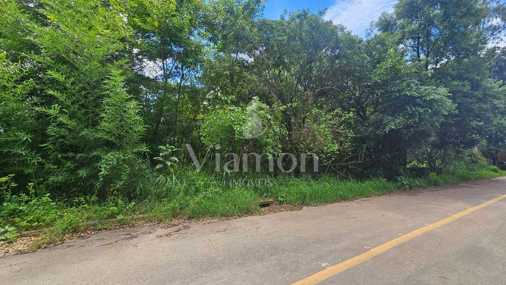 Imóvel urbano de 11.000 m  com natureza exuberante a 11 km de ...